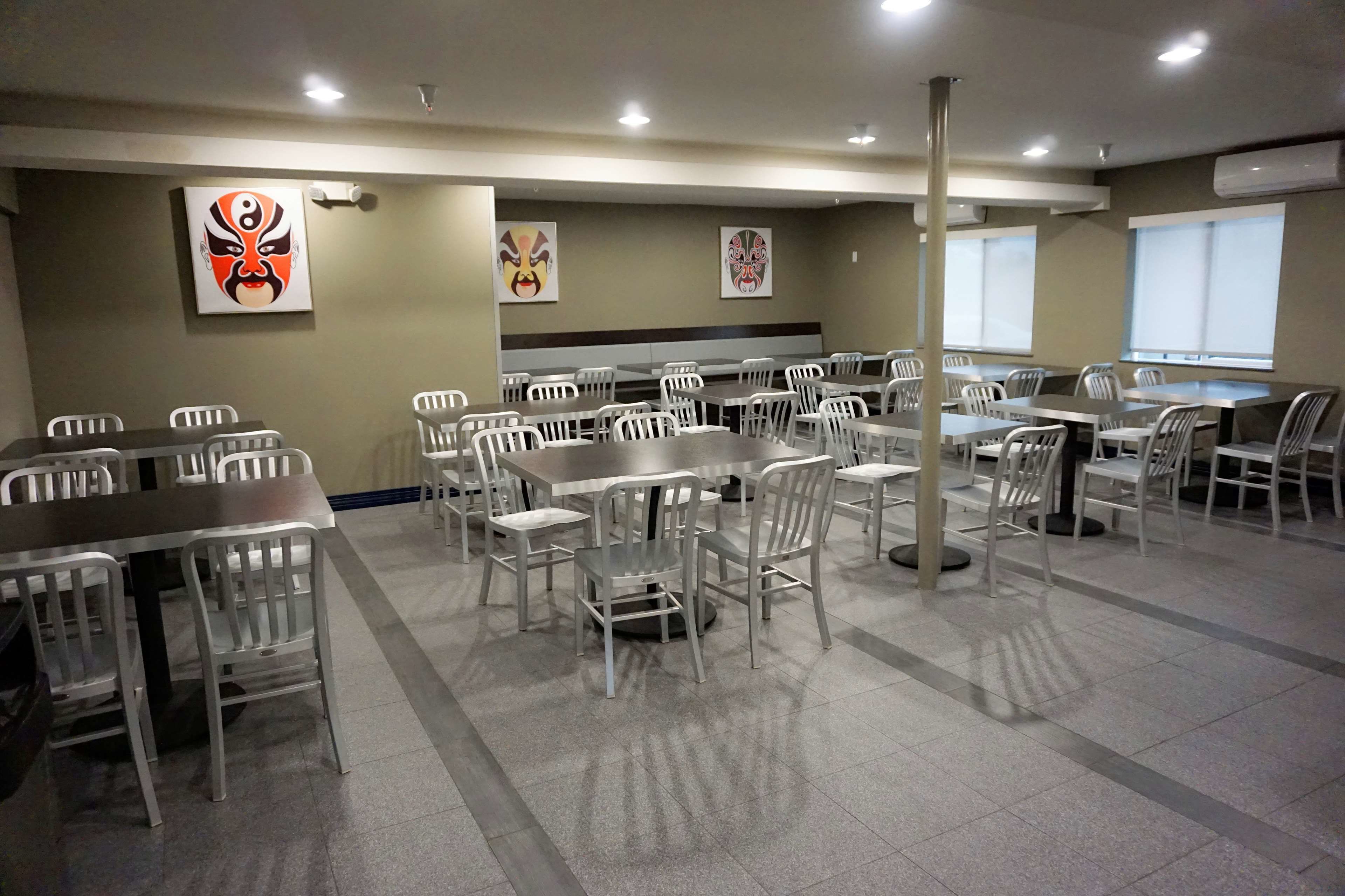 free daily full breakfast