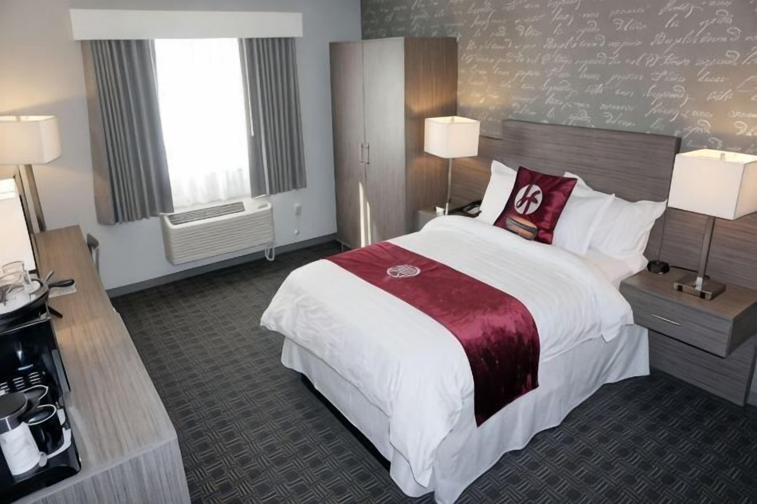 In-room safe, individually furnished, desk, laptop workspace