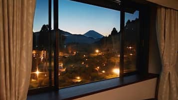 Deluxe Twin kamer (4th Floor, Fuji Mountain View) | Luxe beddengoed, een minibar, een kluis op de kamer, een bureau