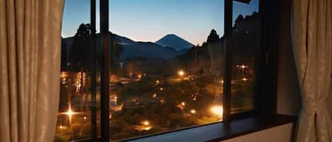 Deluxe Twin Room (4th Floor, Fuji Mountain View)