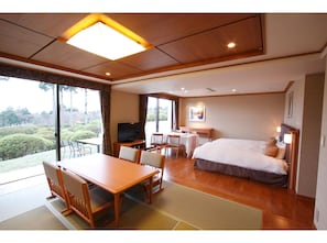 Traditional Room, Terrace, Garden View (Japanese Western-style, Spa tub) | Pemandangan dari bilik