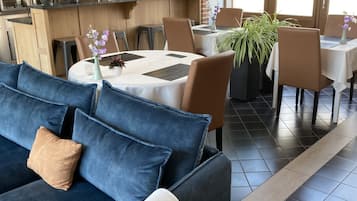 Casa luxo, banheiro privativo, vista para o jardim (Entière) | Opções para refeição