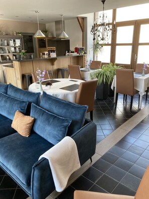 Maison Deluxe, salle de bain privée, vue sur le jardin (Entière) | Restauration