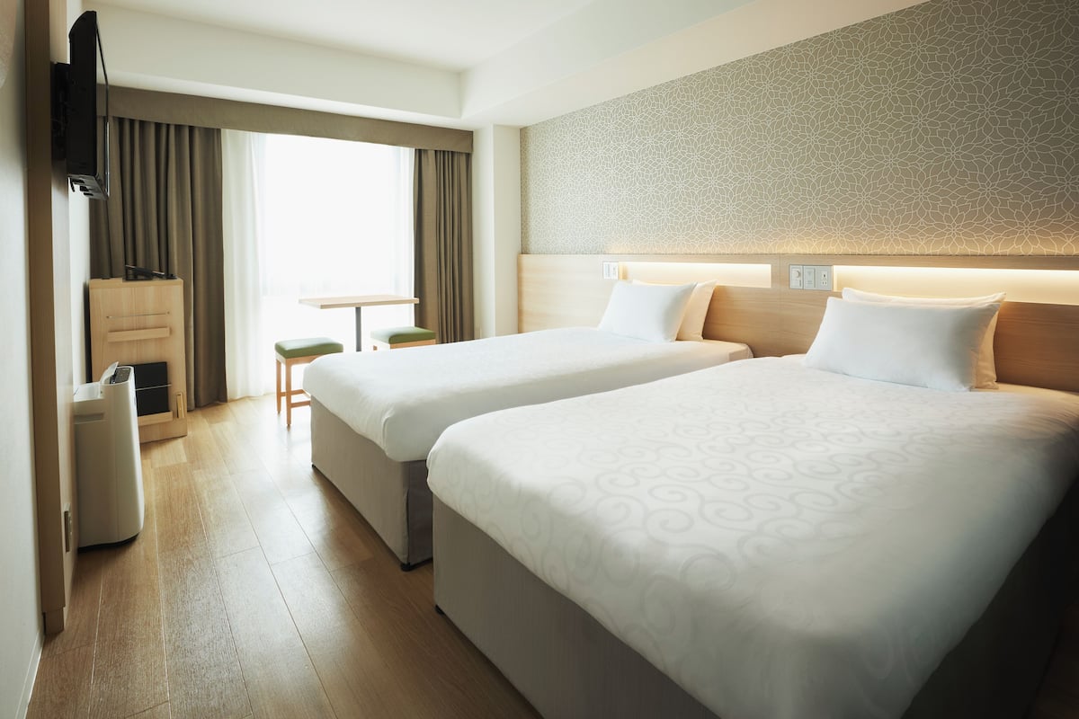 In-room safe, desk, soundproofing, iron/ironing board (on request)