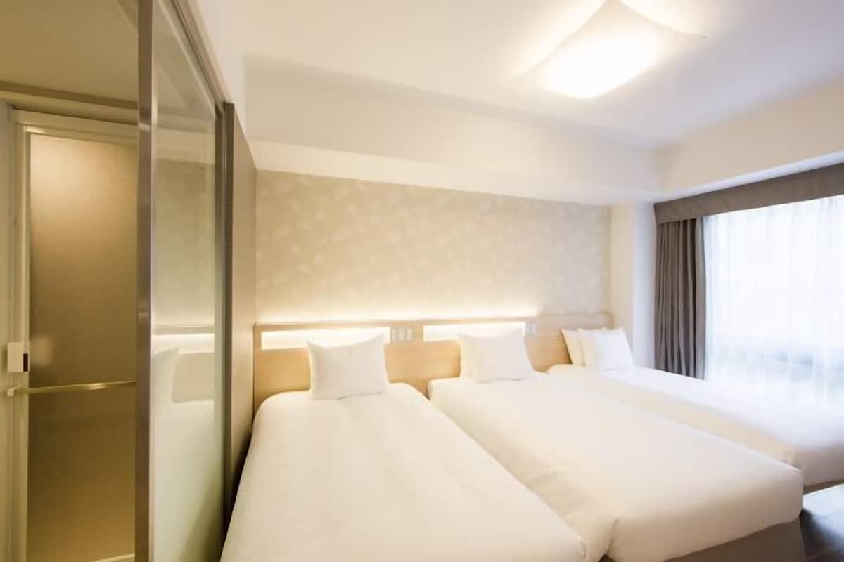 In-room safe, desk, soundproofing, iron/ironing board