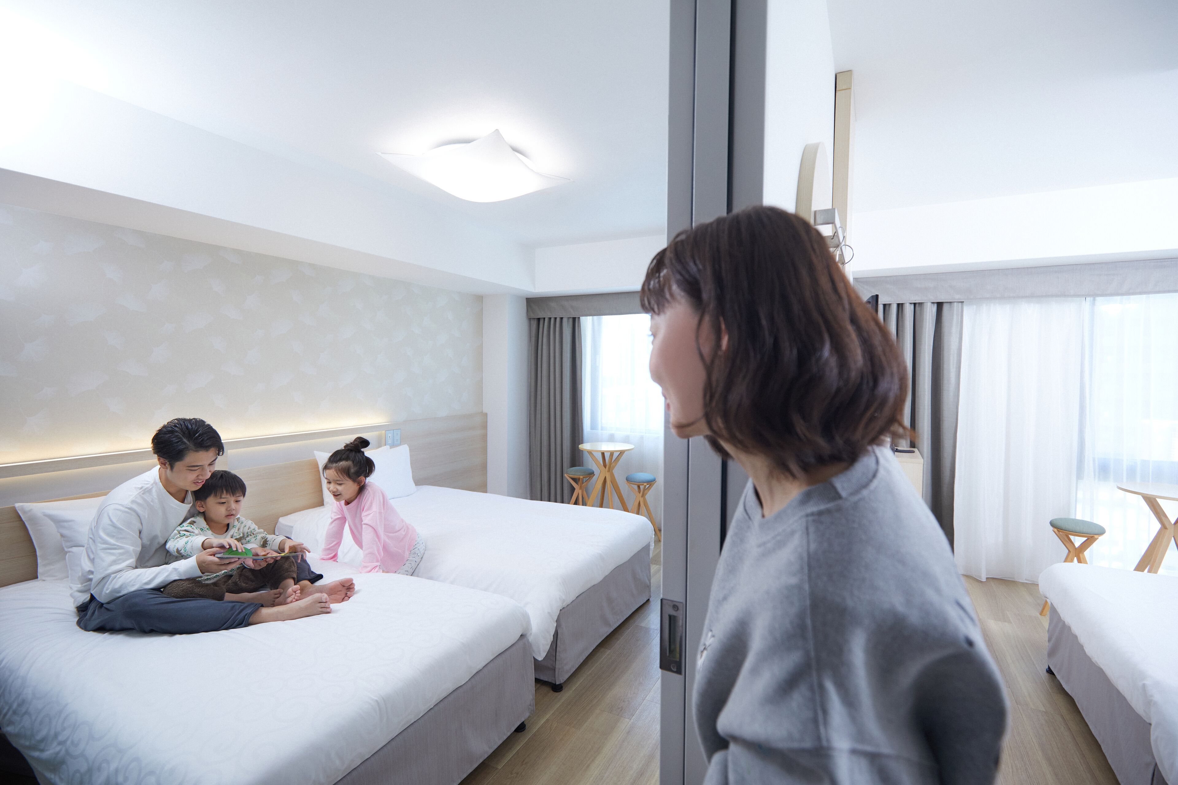 Caja de seguridad en la habitación y escritorio 