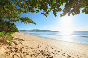 Beach - Bali De Anyer Hotel and Restaurant (Carita)