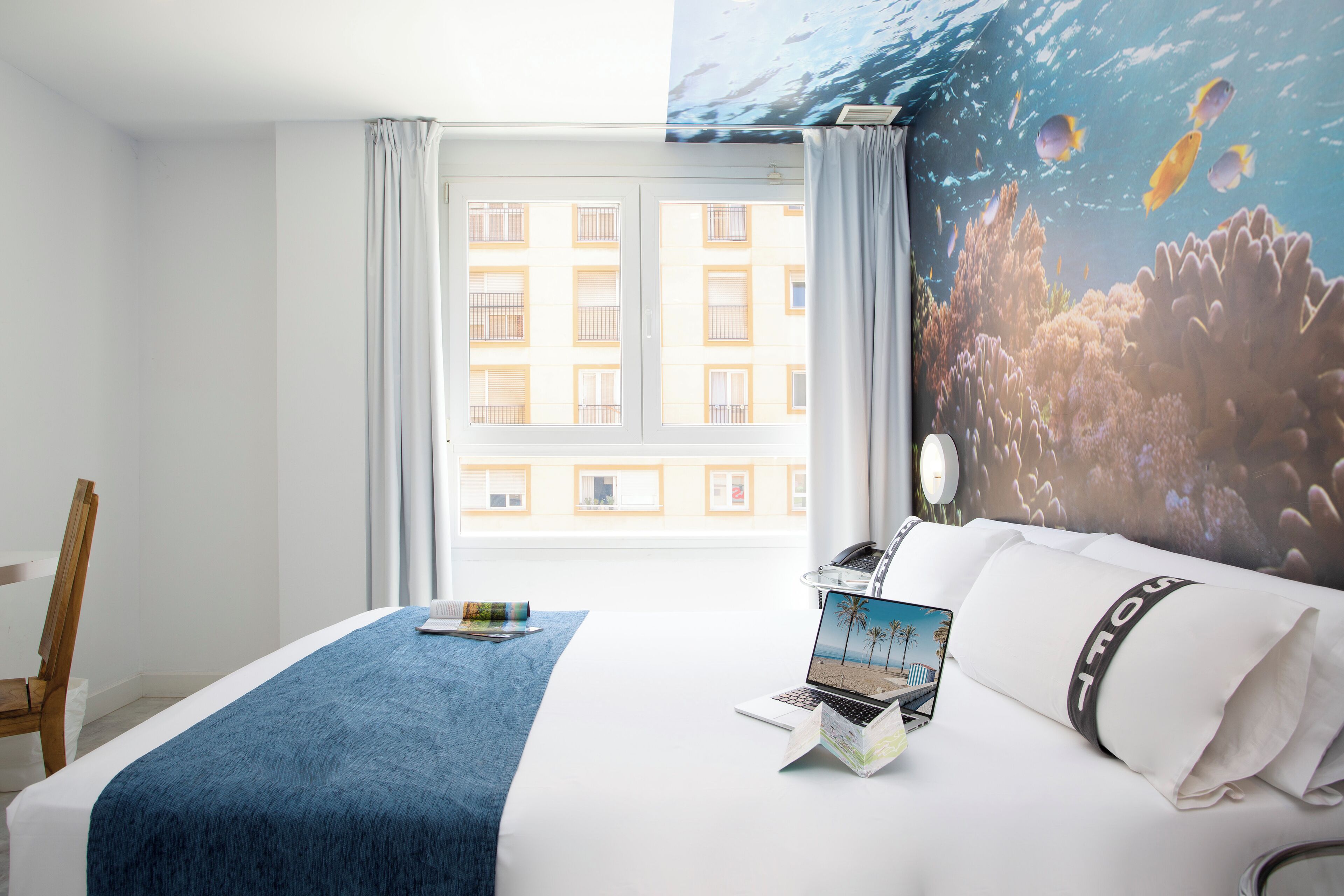 Double Room | Minibar, desk, blackout drapes, WiFi (free)