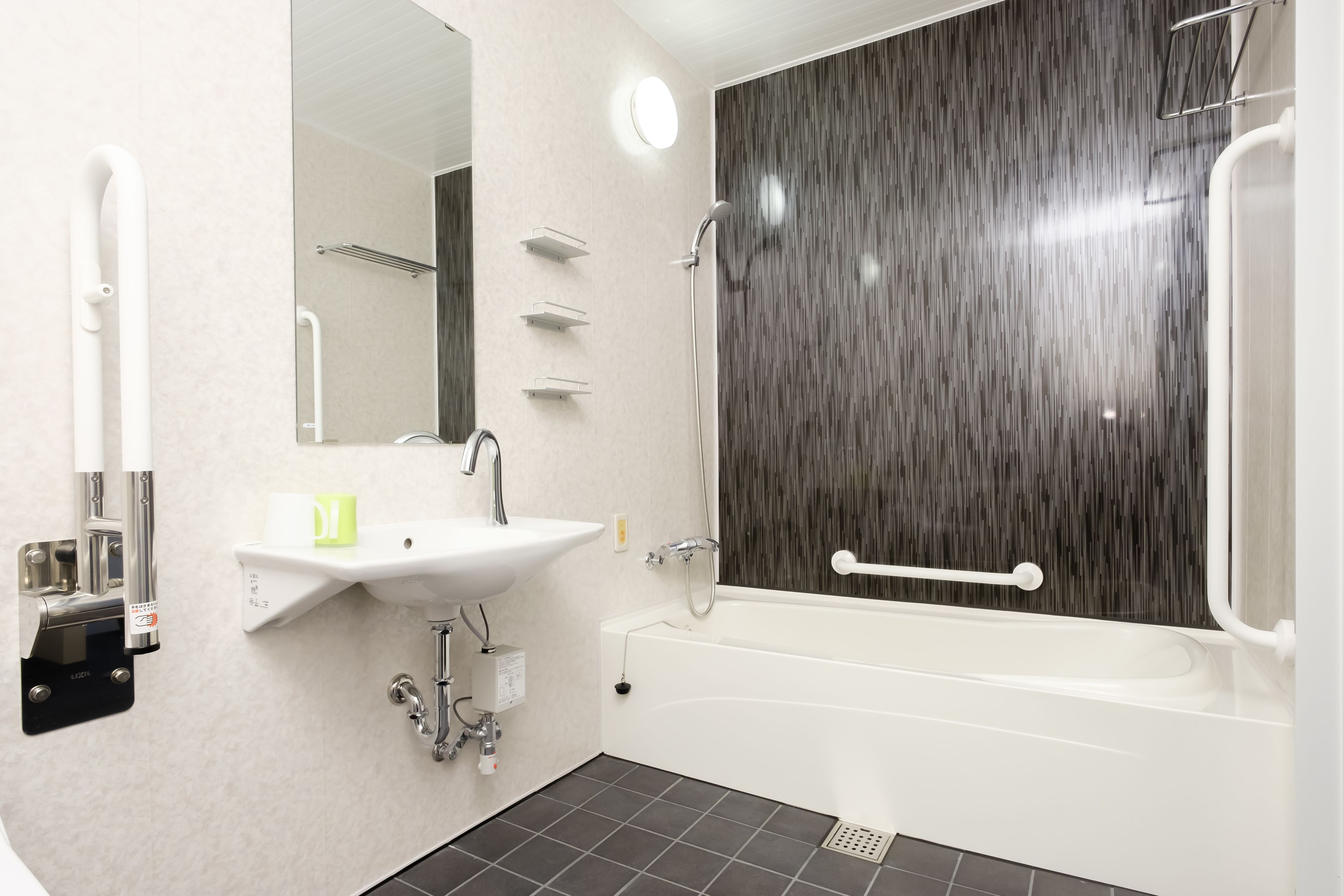 combined shower/bathtub, free toiletries, hair dryer, slippers