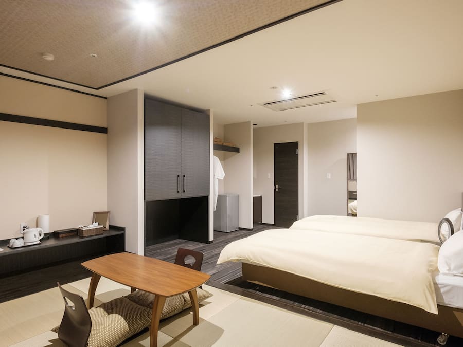 Western Style Executive Room | Blackout drapes, iron/ironing board, free WiFi, bed sheets