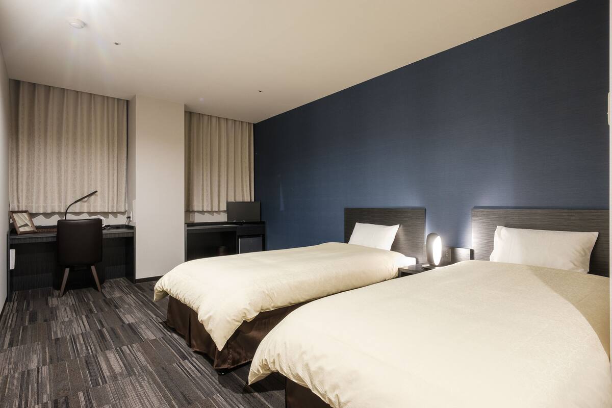 Western Style Twin Room | Blackout drapes, iron/ironing board (on request), WiFi (free)