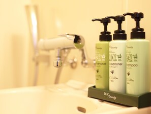 Combined shower/bathtub, free toiletries, hair dryer, slippers - HOTEL AreaOne SAKAIMINATO MARINA (Sakaiminato)