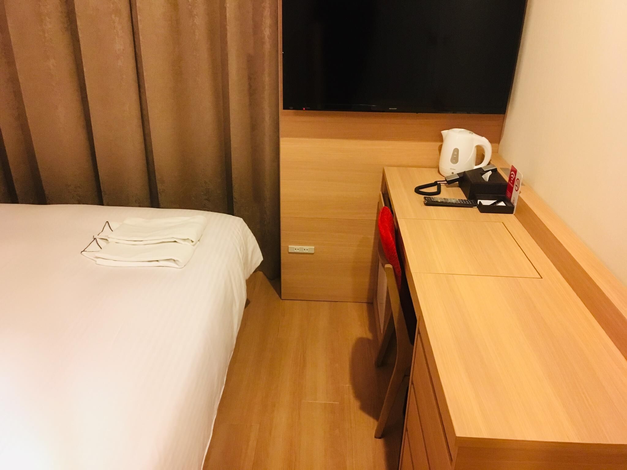 고급 침구, 오리/거위털 이불, 객실 내 금고, 책상