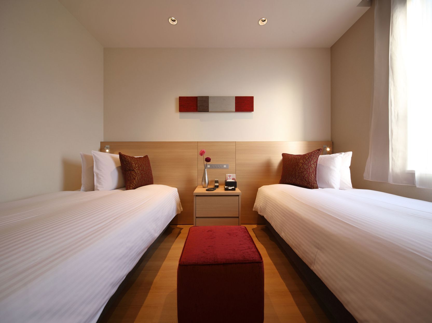Literie de qualité, couette en duvet, coffre-fort, bureau