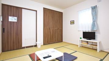 ห้องทราดิชันนัล, ปลอดบุหรี่ (Japanese Style, For 2-4 people, Wi-Fi) | โต๊ะทำงาน, เตารีด/โต๊ะรีดผ้า, Wi-Fi ฟรี, ผ้าปูที่นอน