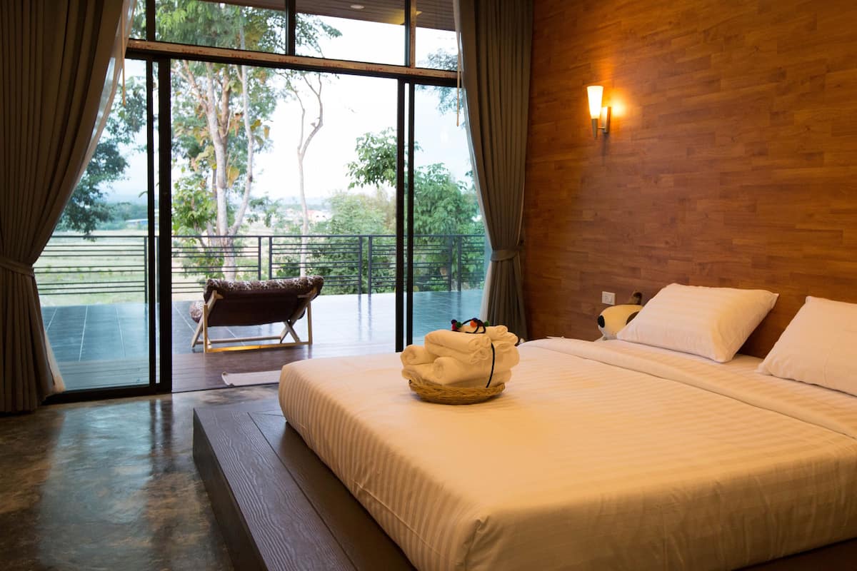 Minibar, rollaway beds, free WiFi, bed sheets