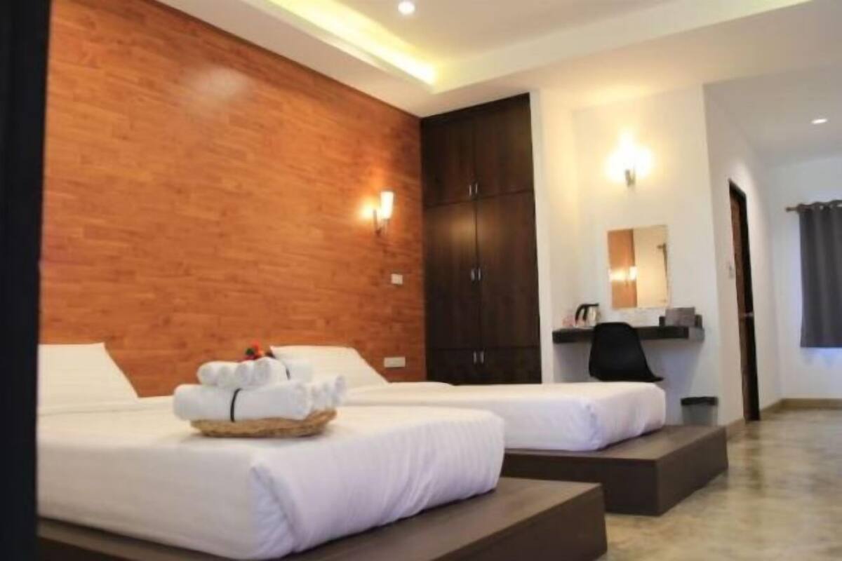 Minibar, rollaway beds, free WiFi, bed sheets