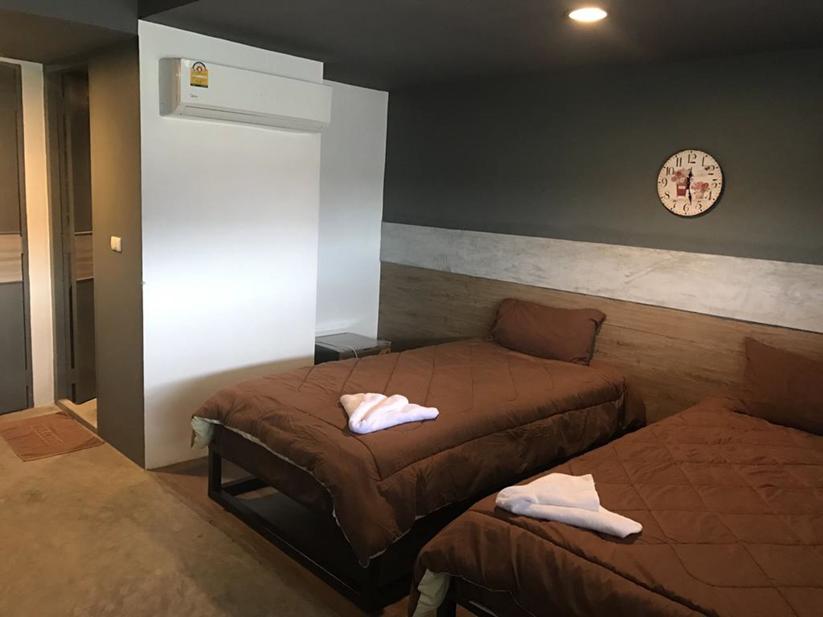 Desk, blackout curtains, rollaway beds, free WiFi