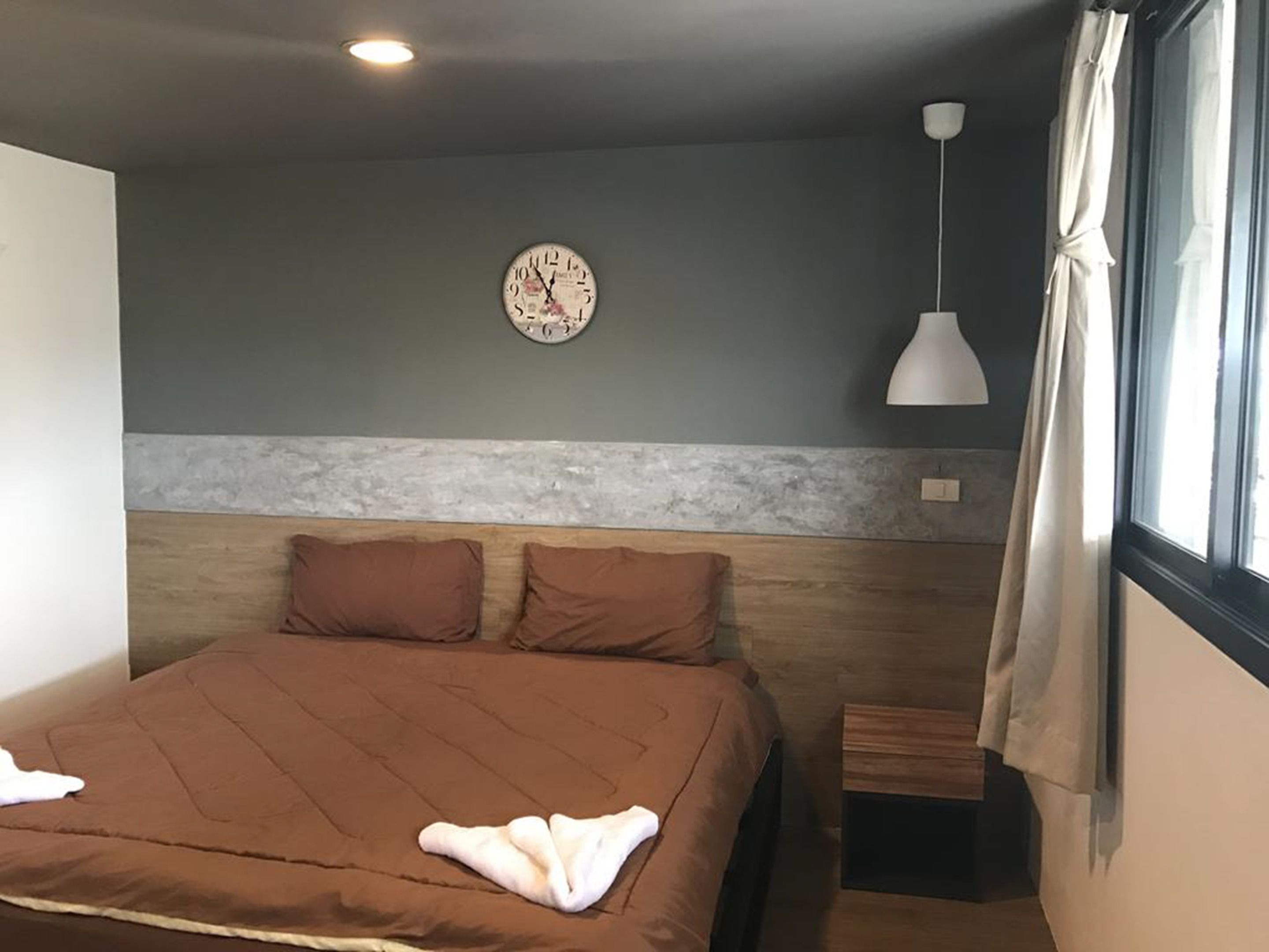Desk, blackout curtains, rollaway beds, free WiFi