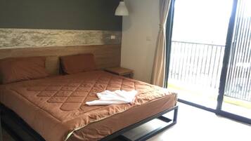 Deluxe Room | Schreibtisch, Verdunkelungsvorhänge, Zustellbetten, kostenloses WLAN