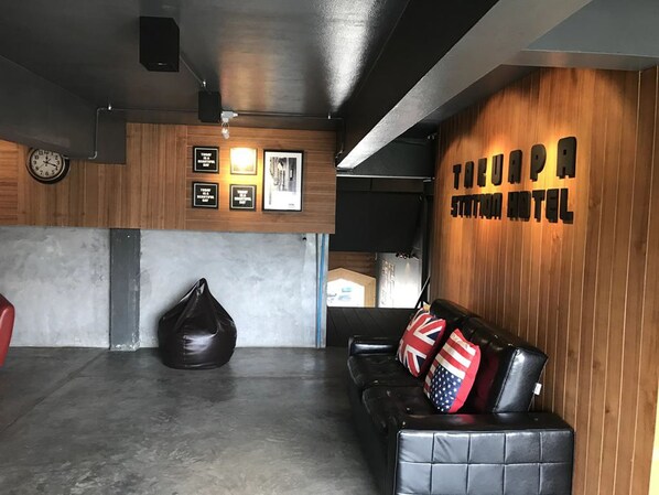 Coin salon dans le hall