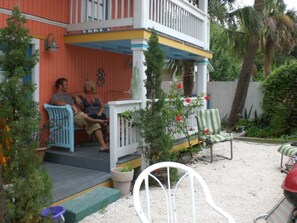Terrace/patio - Key Lime Condo, steps to the beach. Pet Friendly. (Tybee Island)