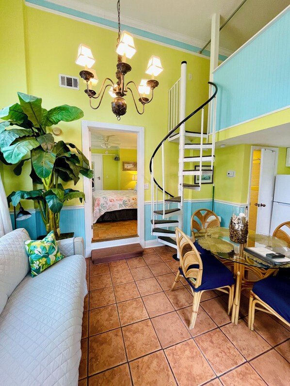 Interior - Key Lime Condo, steps to the beach. Pet Friendly. (Tybee Island)