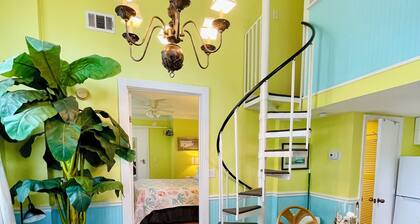 Key Lime Condo, steps to the beach. Pet Friendly.