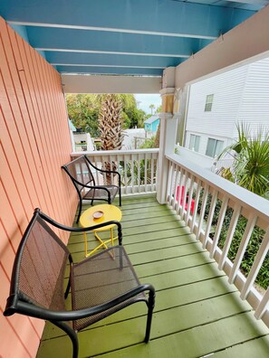 Property grounds - Key Lime Condo, steps to the beach. Pet Friendly. (Tybee Island)
