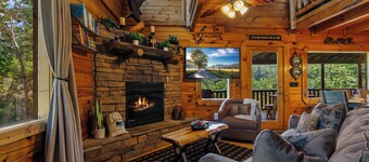 Charm, Warmth, Entertainment! Sleeps 10-Hot Tub-86”TV-Dollywood 9 miles;Island 6