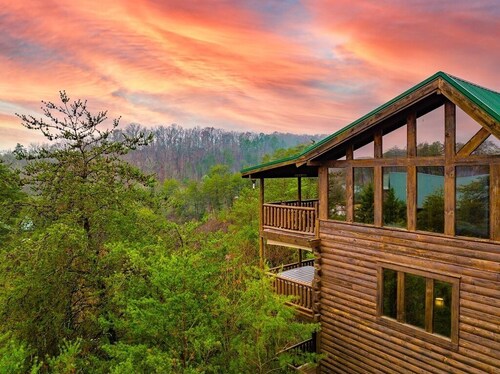 Peaceful&Cozy-Hot Tub-86” Smart TV-WiFi-Pool&Fishing Pond access-Dollywd 9 miles