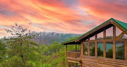 Peaceful&Cozy-Hot Tub-86” Smart TV-WiFi-Pool&Fishing Pond access-Dollywd 9 miles