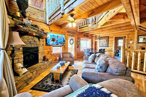Den/Dining with game room loft above