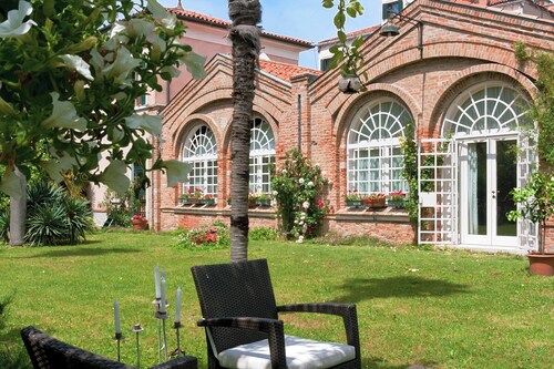 Altes Privathaus mit einem geheimen Garten