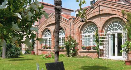 Altes Privathaus mit einem geheimen Garten