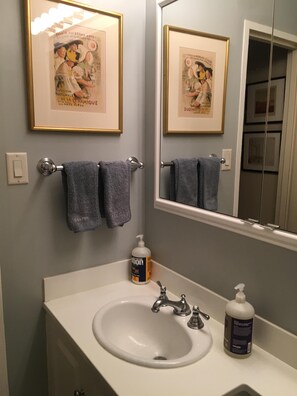Combined shower/tub, hair dryer, towels, soap - Upscale, large, high-ceilings, mid-town doorman NYC apartment centrally located (New York)