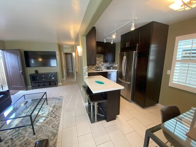 Perfect Location to Beach/SD Attractions, Parking, Beach Chairs, Boogie Boards!