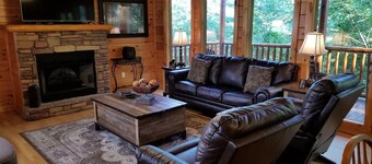 Free Daily Activities- Enjoy family time in our theater game room or hot tub