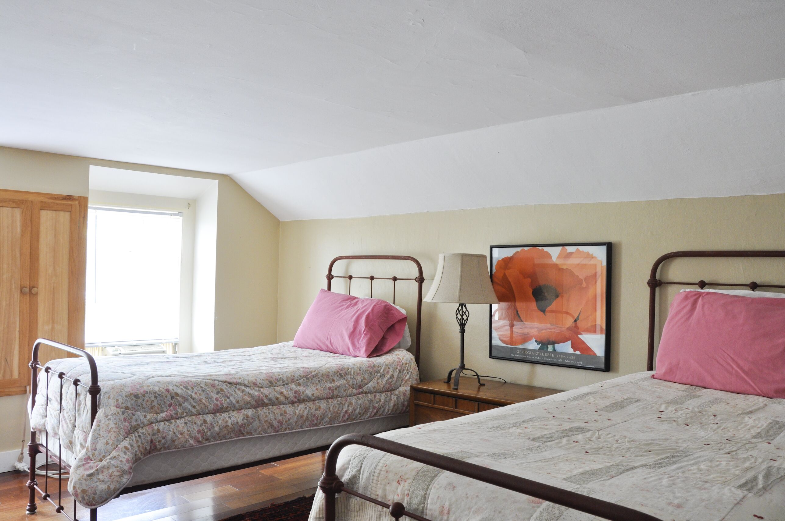4 bedrooms, iron/ironing board, travel crib, free WiFi