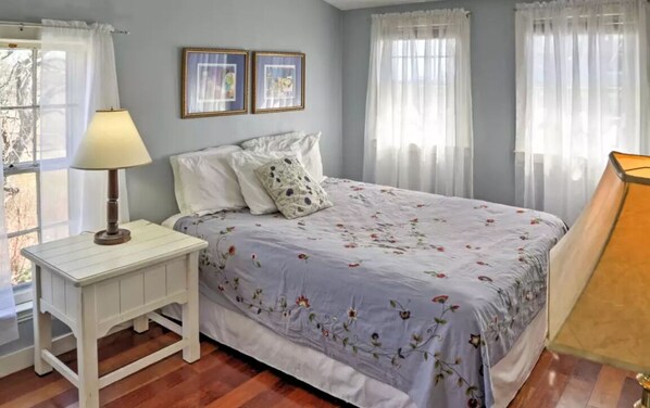 4 bedrooms, iron/ironing board, travel cot, free WiFi