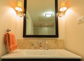 Shower, hair dryer, towels, soap - White Sand Beach Front, Turquois Blue Ocean View, Pools, Hot tub, Guarded,5 star (Christ Church)