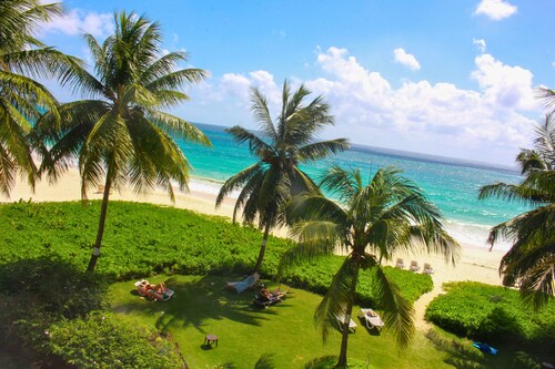 White Sand Beach Front, Turquois Blue Ocean View, Pools, Hot tub, Guarded,5 star