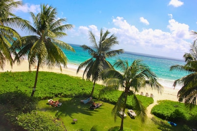 White Sand Beach Front, Turquois Blue Ocean View, Pools, Hot tub, Guarded,5 star