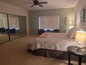 2 chambres, bureau, fer et planche à repasser, accès au Wi-Fi (inclus)