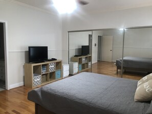 2 bedrooms, desk, iron/ironing board, free WiFi