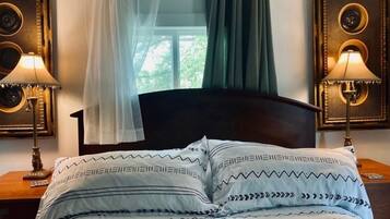 3 habitaciones, escritorio, tabla de planchar con plancha y wifi gratis