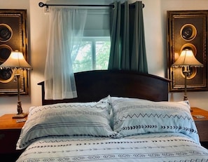 3 camere, una scrivania, ferro/asse da stiro, Wi-Fi gratuito