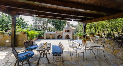 Appartement 100 mÂČ avec belle terrasse extĂ©rieure sur la cĂŽte de Sorrente