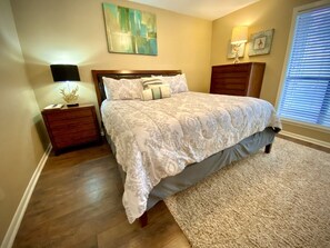 2 slaapkamers, een strijkplank/strijkijzer, gratis wifi, beddengoed