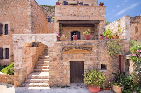 Exterior. Blue villa Mantzourana - 1 bedroom-2 balconies -Sea and mountain view
